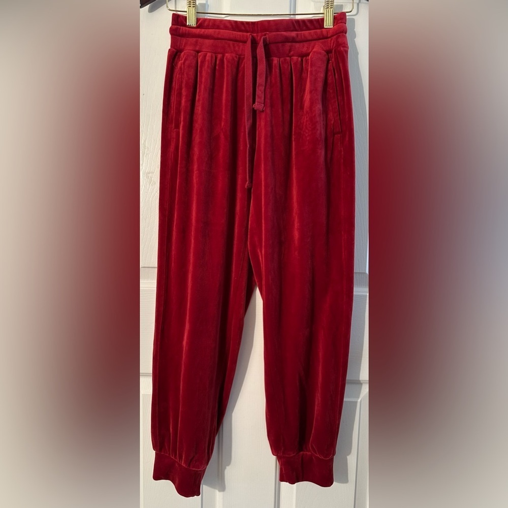SATURDAY SUNDAY XS Valentine’s Holiday RED Velvety Velour Soft Joggers PRISTINE!